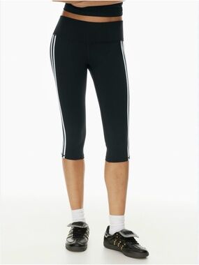 Women’s Adidas Crop Leggings Size Medium A10131